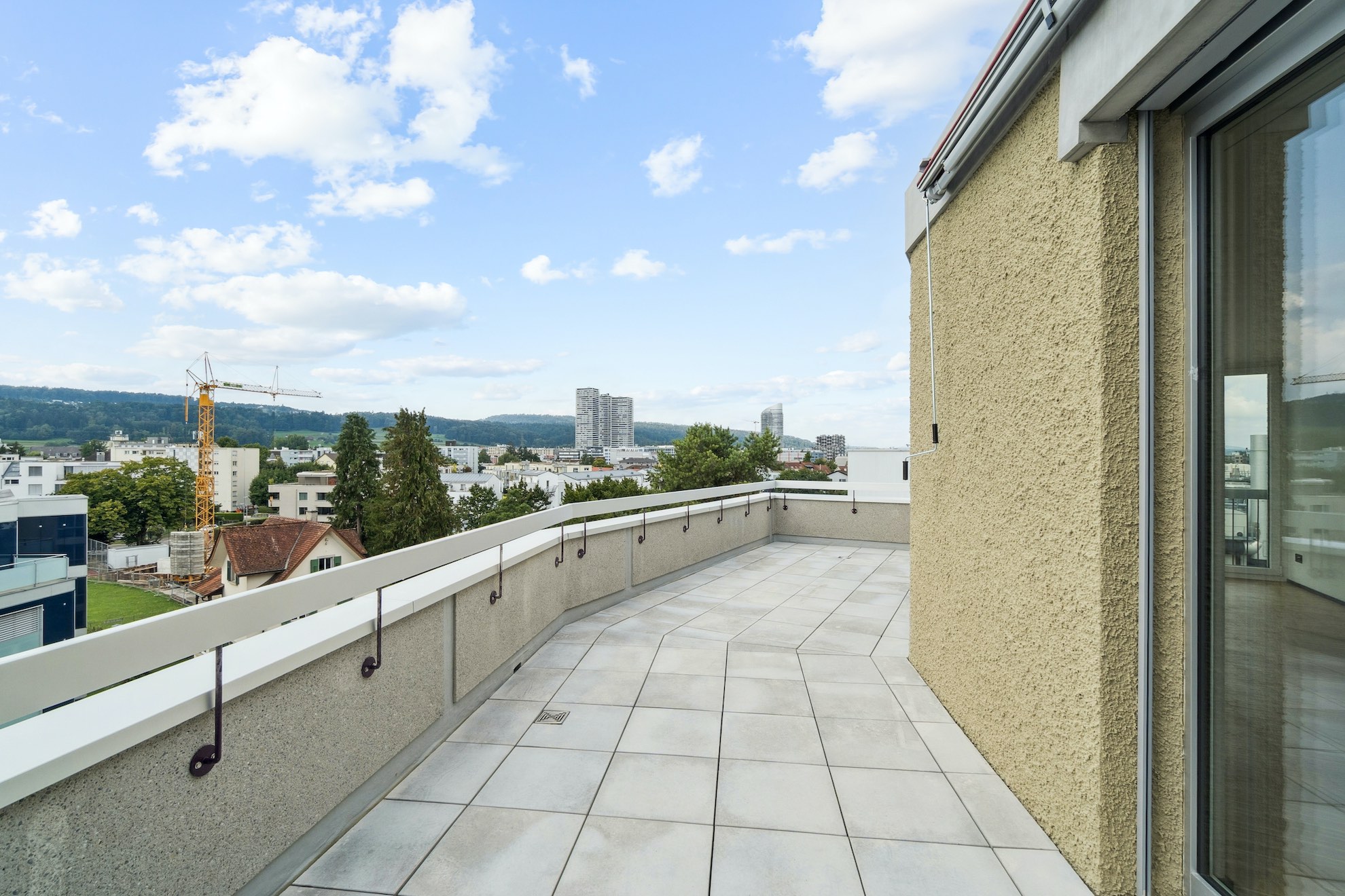 Fertigstellung Wohnhaus Scala Duebendorf, Terrasse